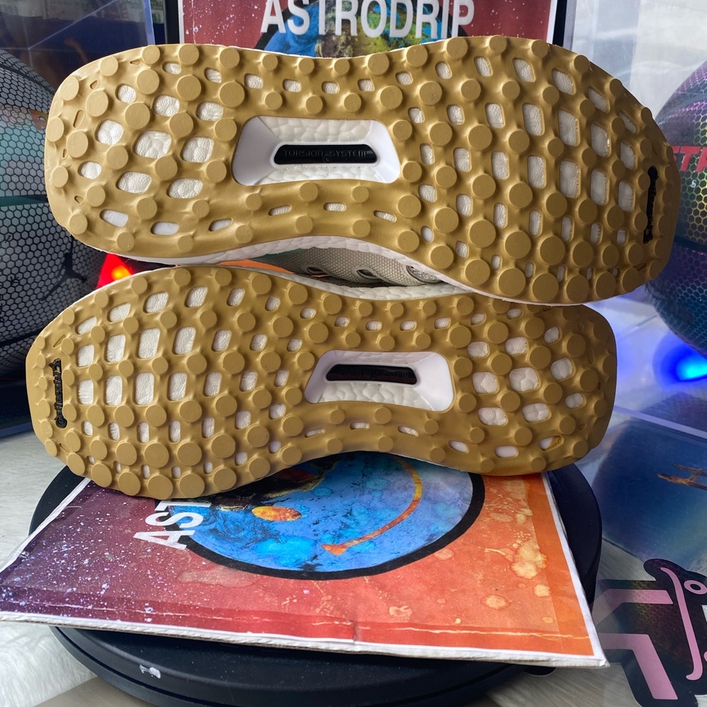 🆕 Adidas UltraBoost 4.0 Carbon Mint - Womens - Picture 5 of 11